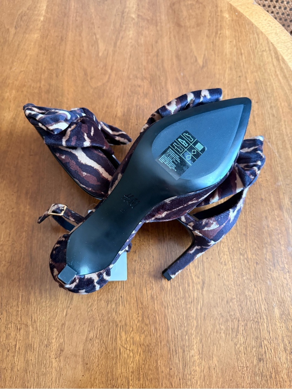 H&M Animal Print Bow Ankle-Strap Kitten Heels NEW - Picture 3 of 3